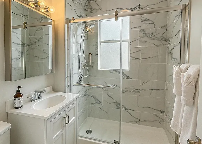 Beautiful 2bd 1ba * Chicago