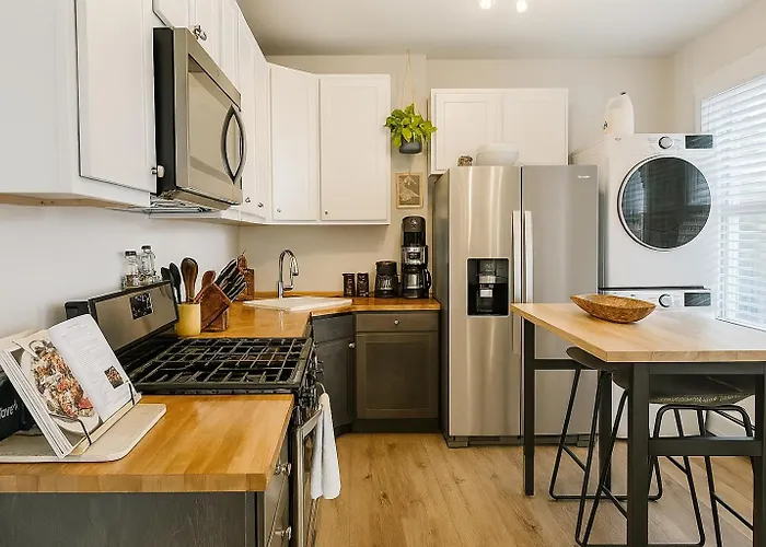 Beautiful 2bd 1ba * Chicago