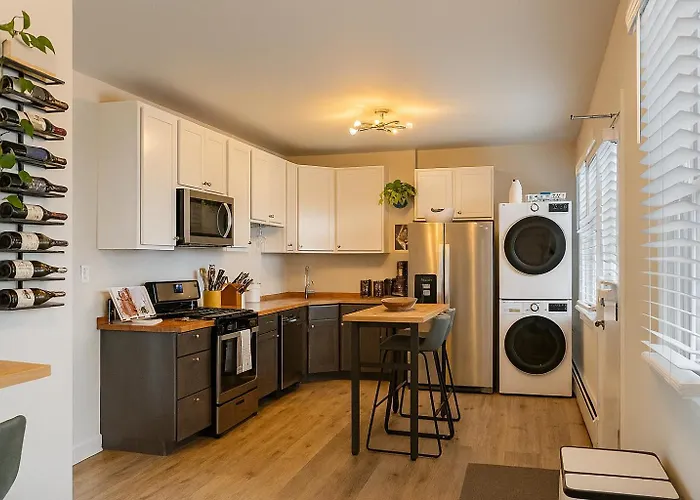 Beautiful 2bd 1ba * Chicago