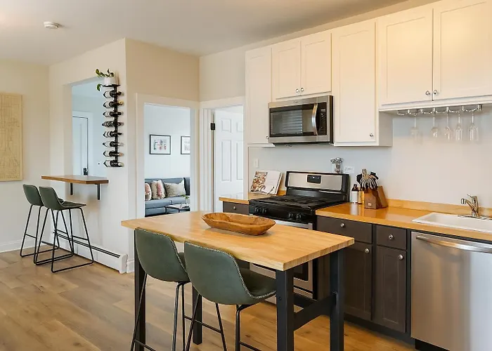 Beautiful 2bd 1ba Apartment *