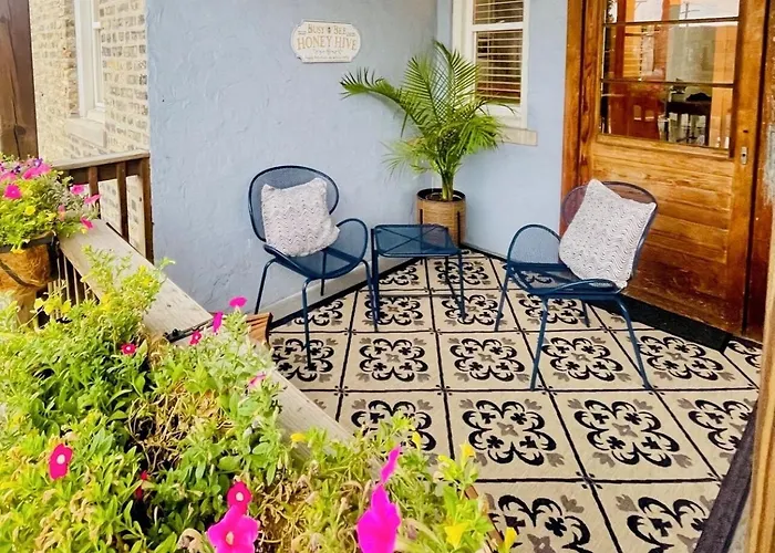 Beautiful 2bd 1ba * Chicago